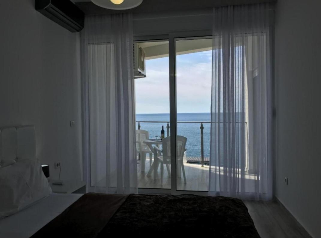 Paradise Beachfront View 2 Добра вода Екстериор снимка
