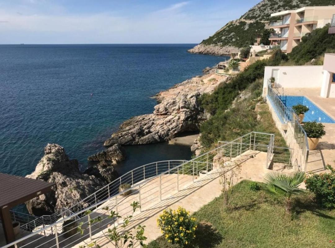 Paradise Beachfront View 2 Добра вода Екстериор снимка