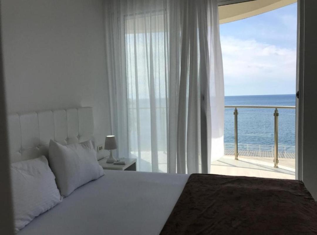 Paradise Beachfront View 2 Добра вода Екстериор снимка